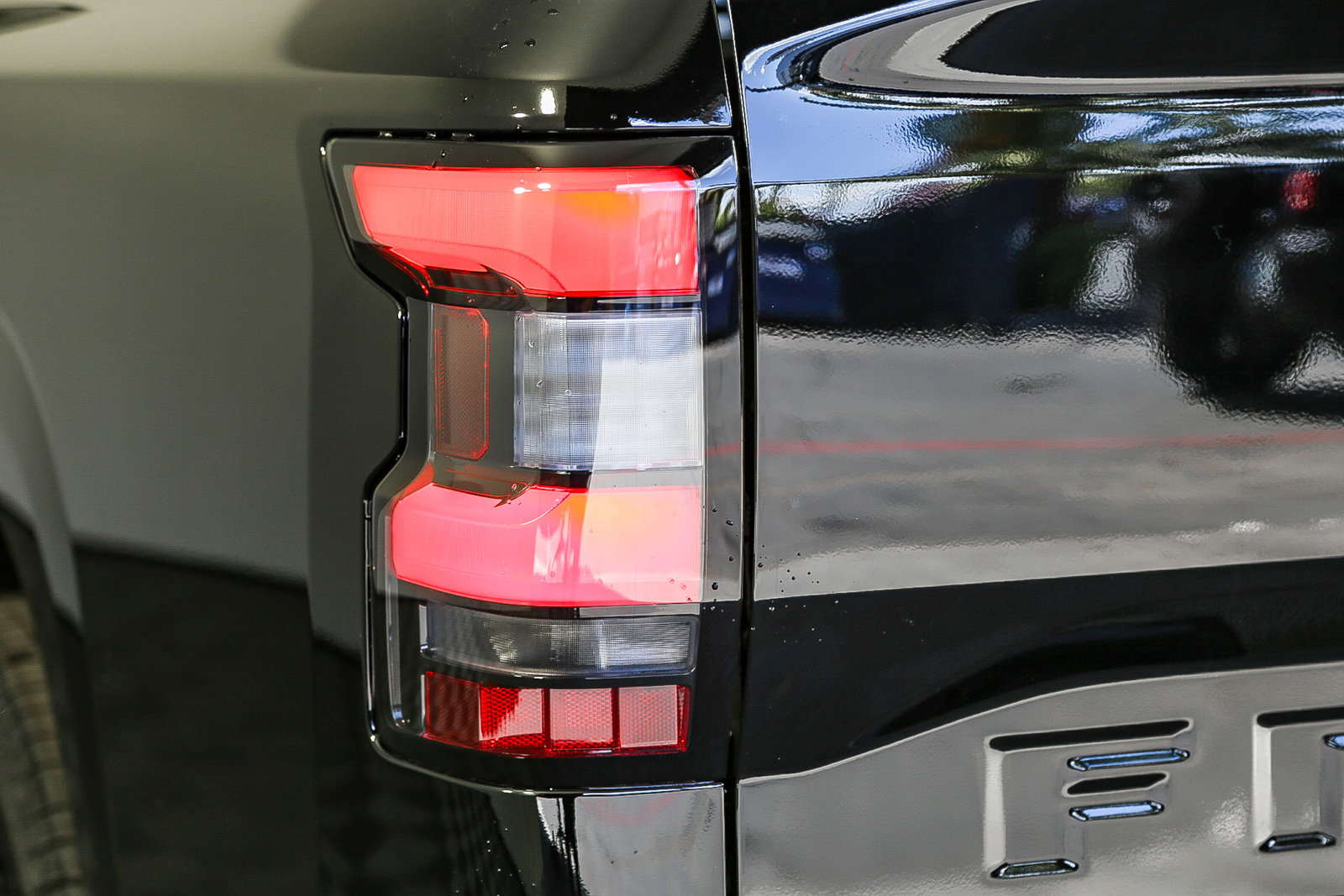 2025 Nissan Frontier SV photo 7