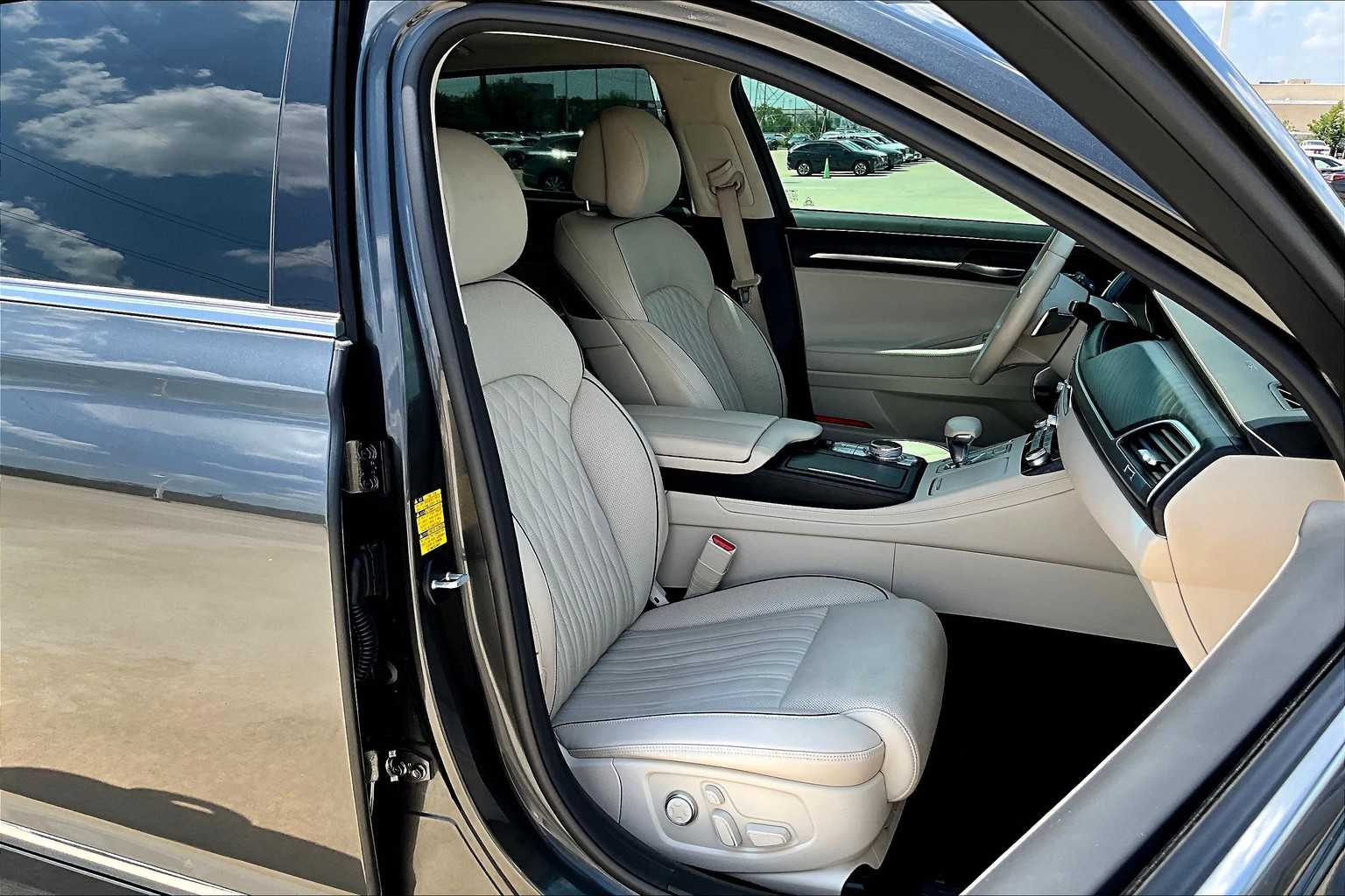 2022 Genesis G90 3.3T Premium photo 8