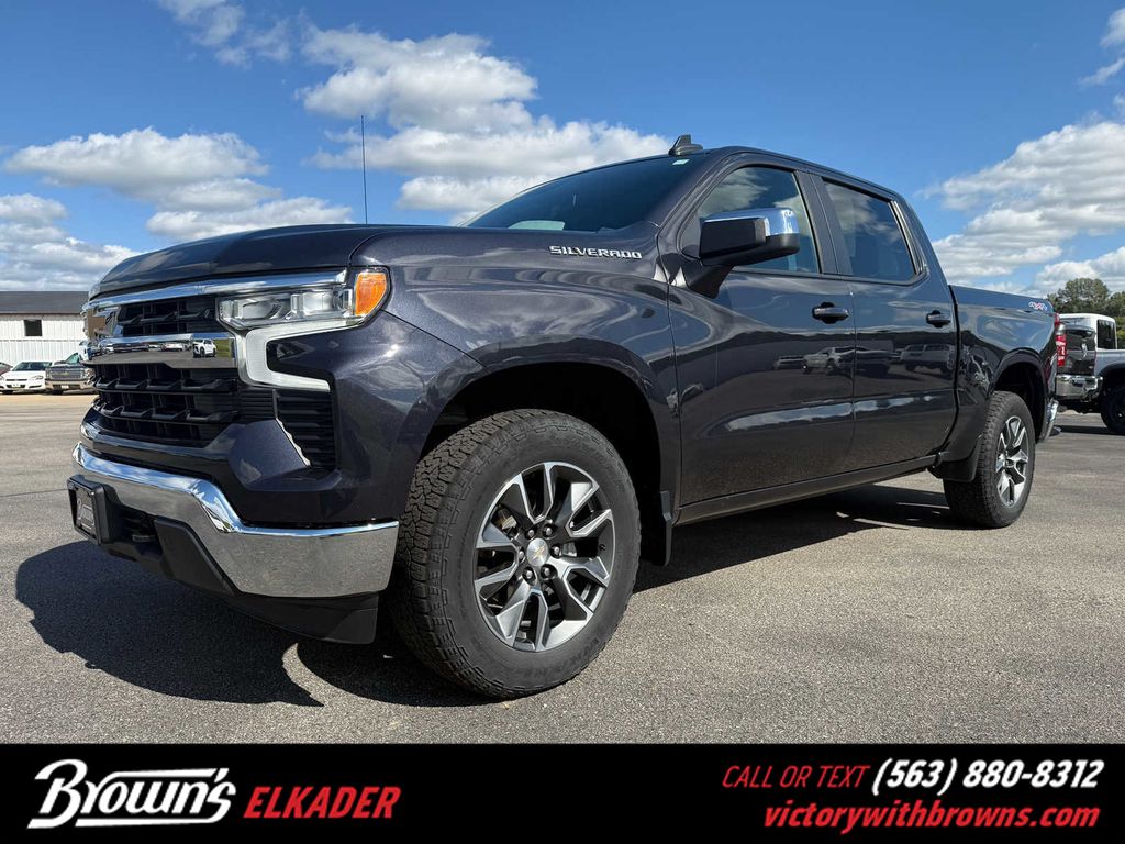 2024 Chevrolet Silverado 1500 LT's photo