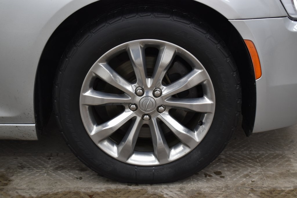 2020 Chrysler 300 Limited photo 4