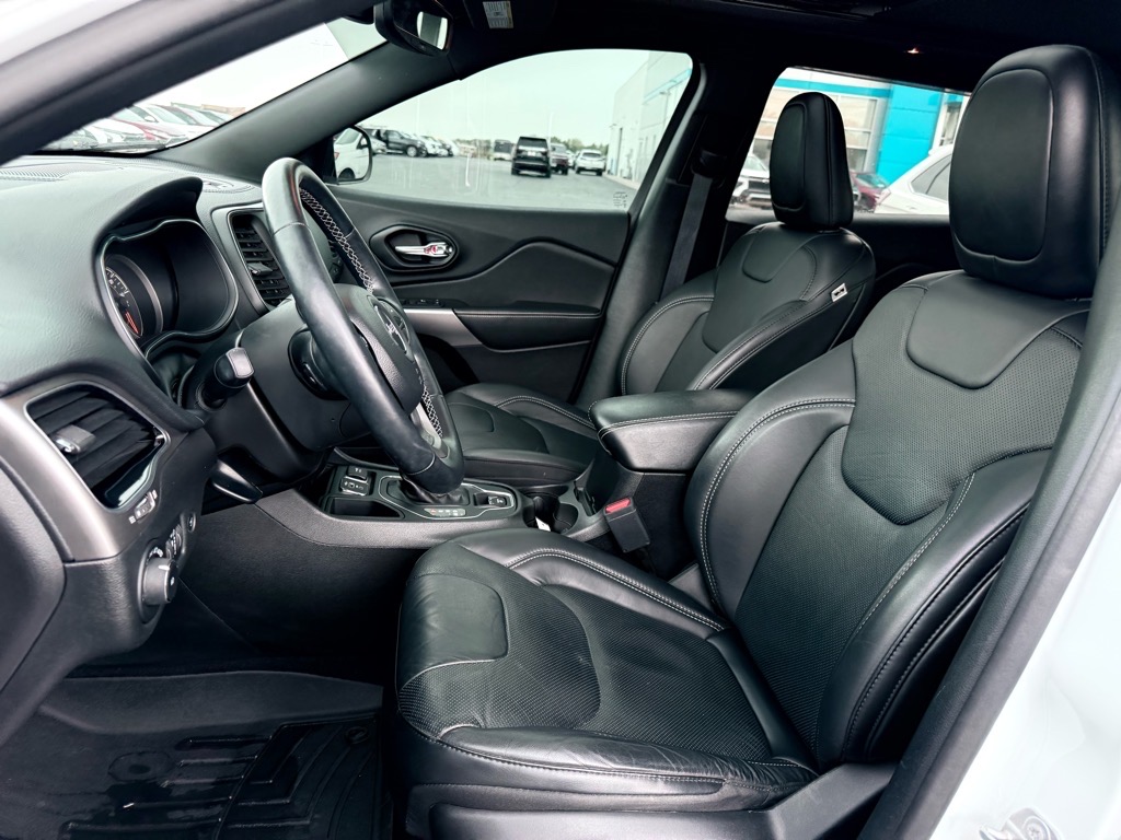 2021 Jeep Cherokee 80th Anniversary Edition photo 11