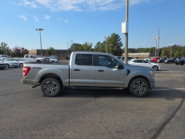 2022 Ford F-150 XL photo 2