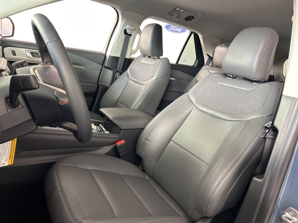 2025 Ford Explorer photo 19