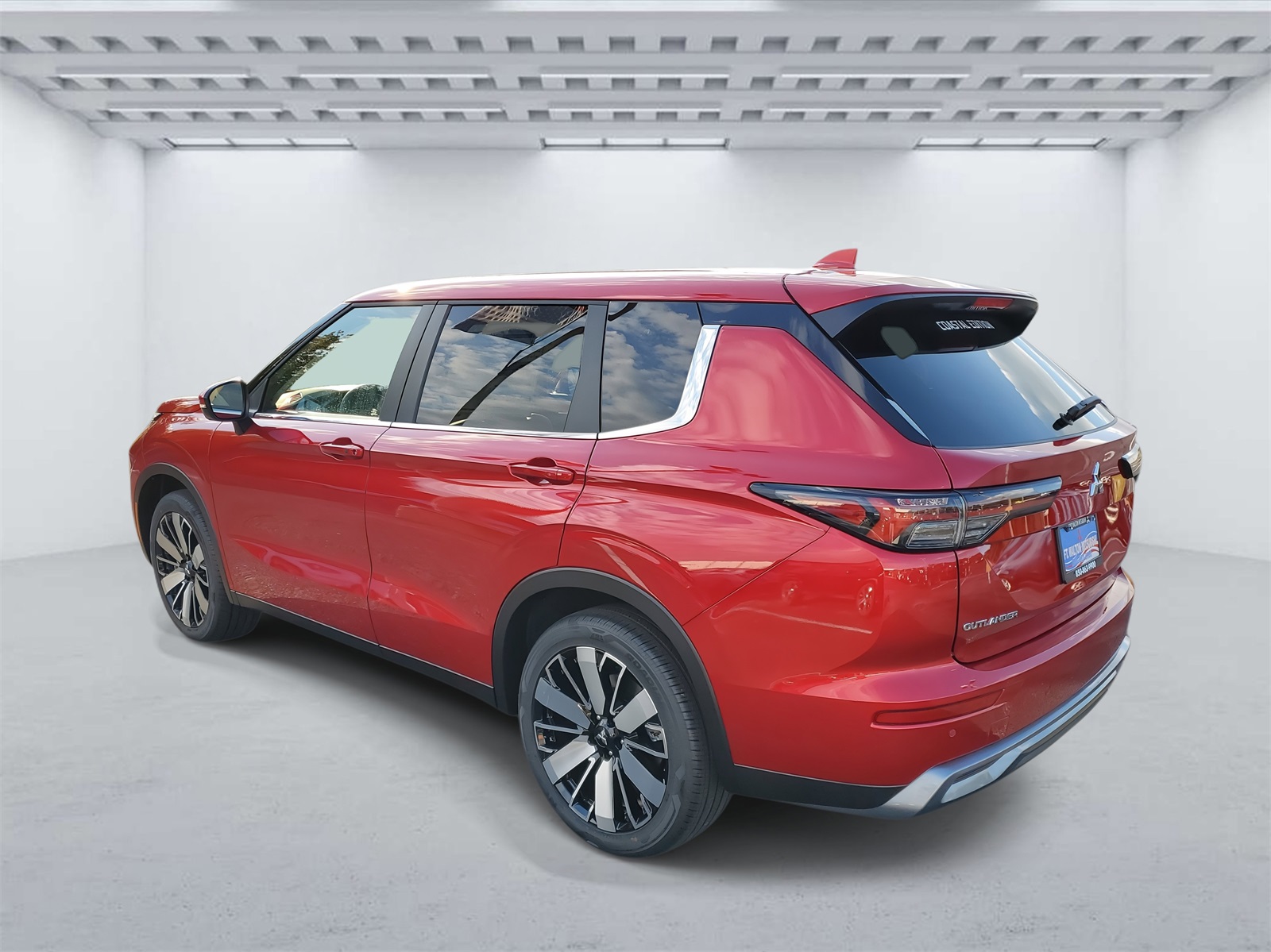 2025 Mitsubishi Outlander SE photo 3
