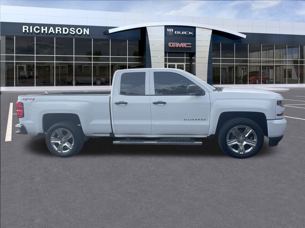 2018 Chevrolet Silverado 1500 Custom photo 6