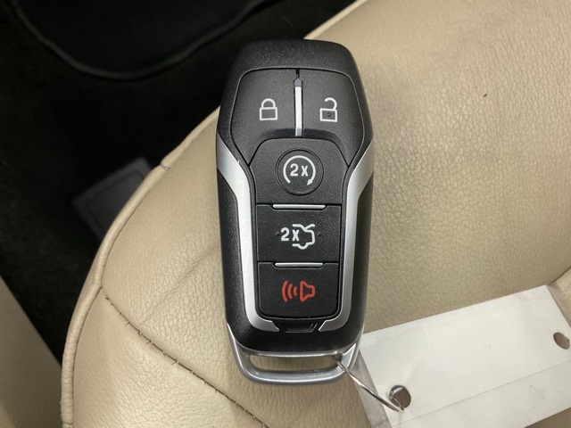 2016 Ford Fusion SE photo 26
