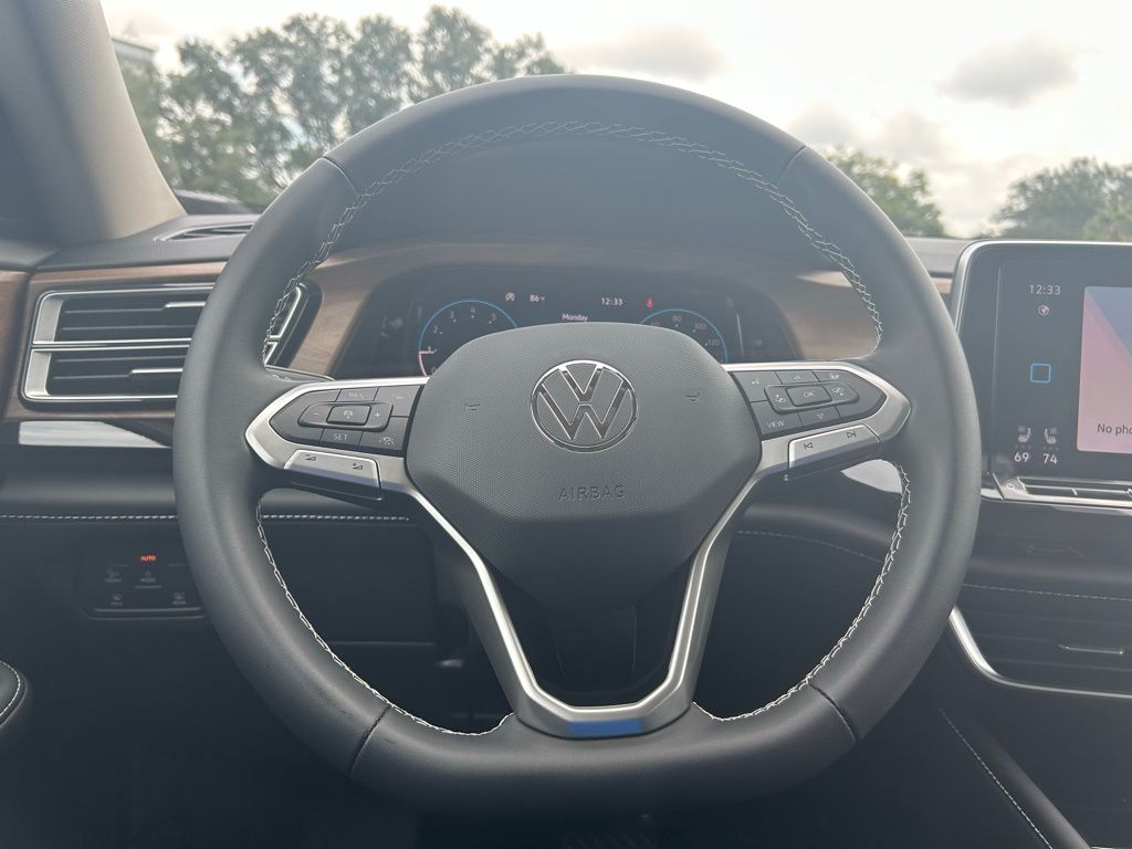 2026 Volkswagen Atlas SE Technology photo 13