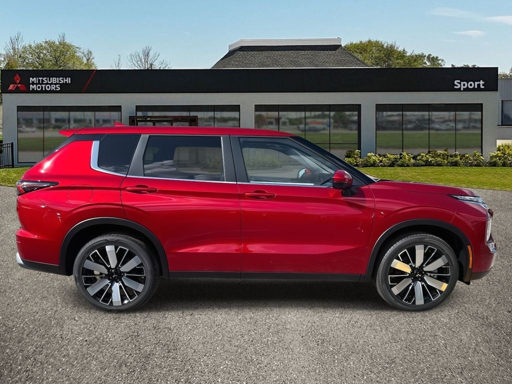 2025 Mitsubishi Outlander SE photo 2