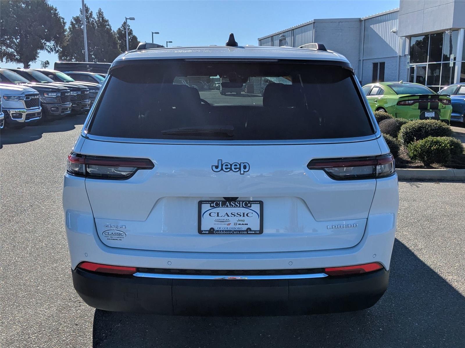 2025 Jeep Grand Cherokee Laredo photo 4