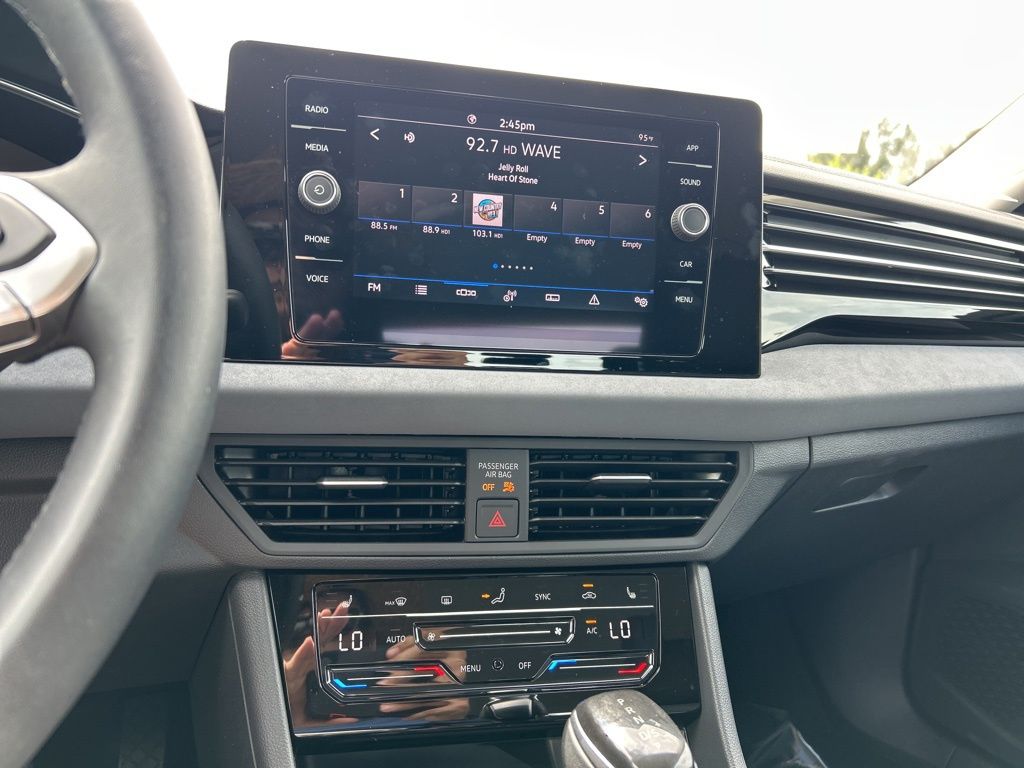2025 Volkswagen Jetta 1.5T SE photo 24