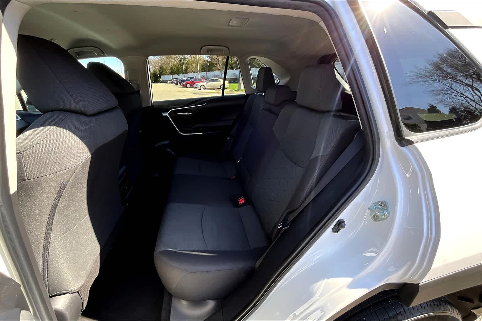 2023 Toyota RAV4 XLE photo 30