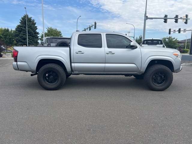 2022 Toyota Tacoma SR photo 2