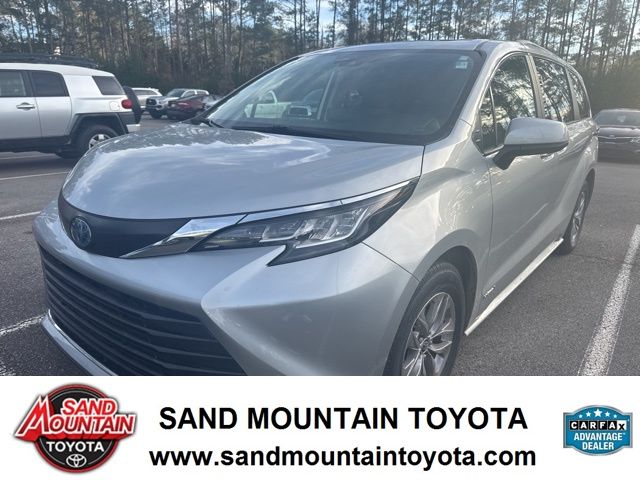 2021 Toyota Sienna XLE's photo
