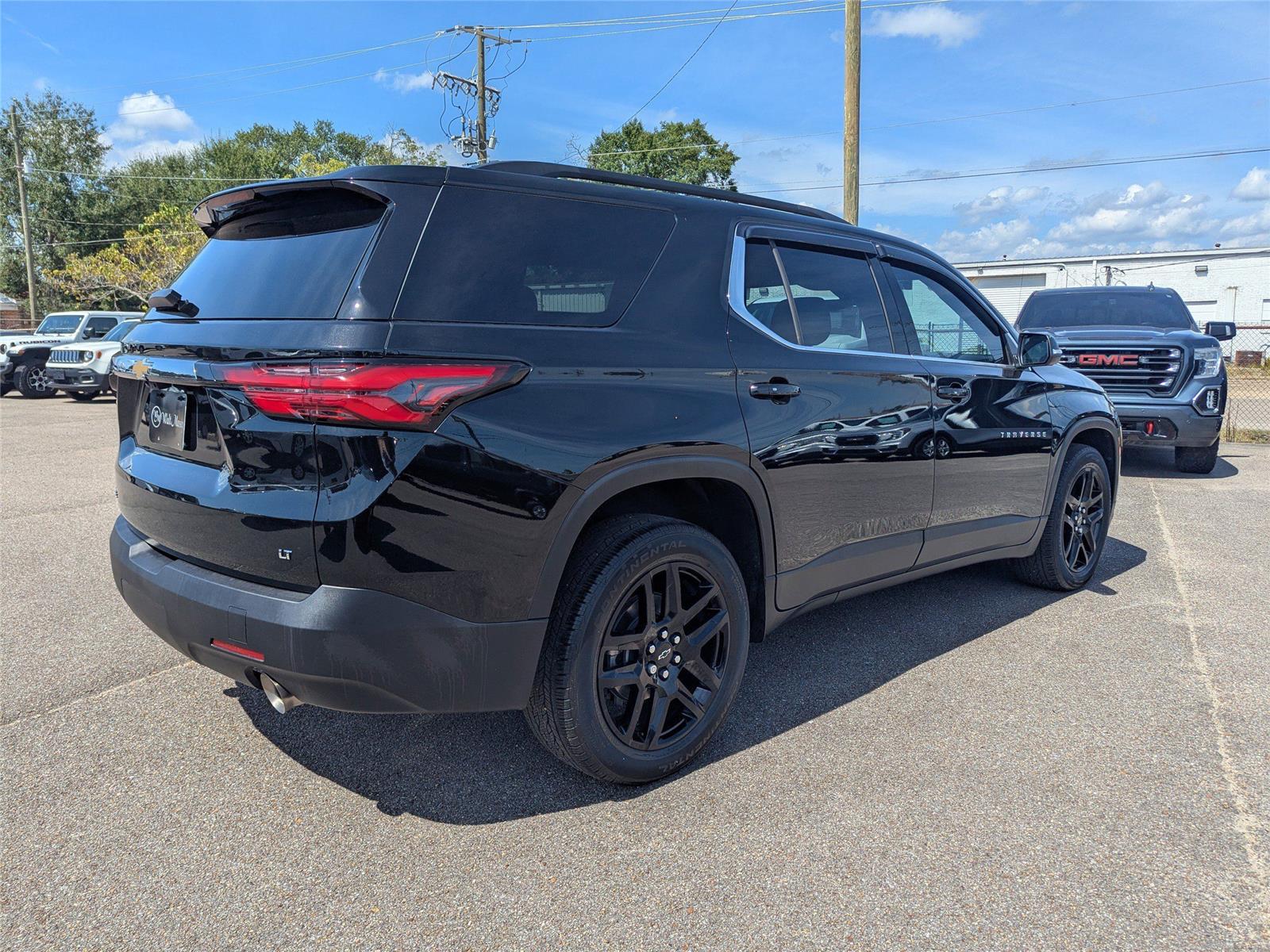 2023 Chevrolet Traverse Cloth photo 2