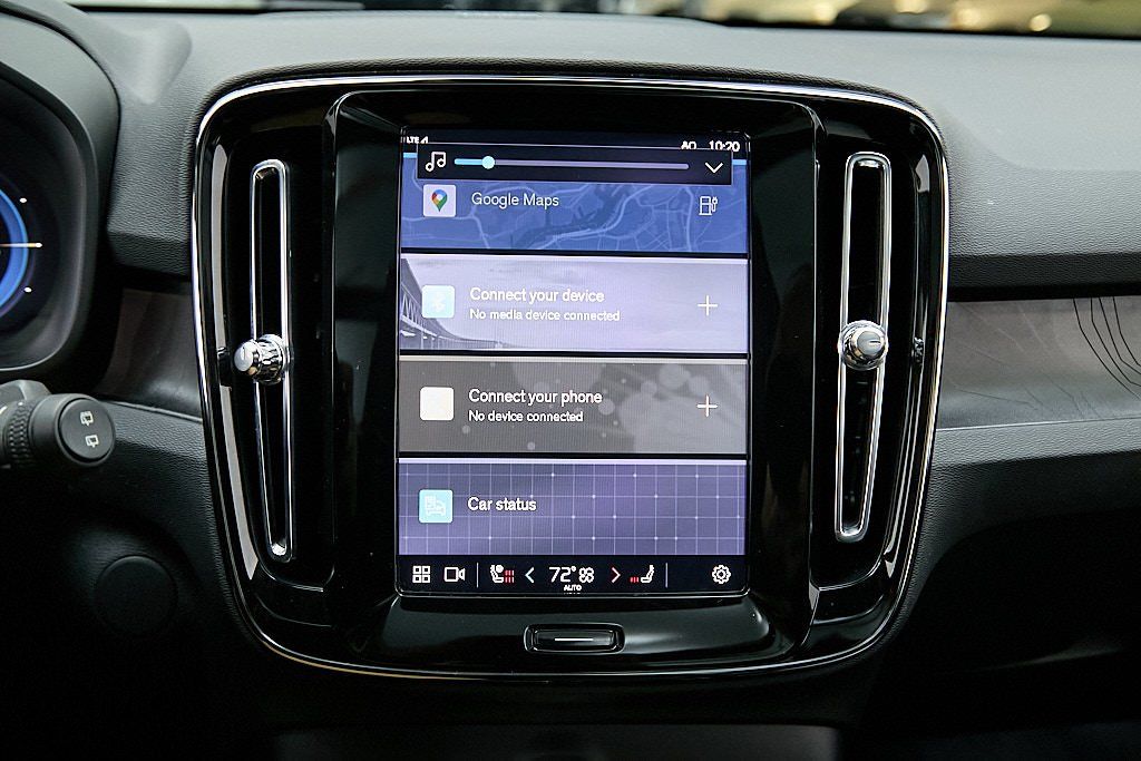 2023 VOLVO XC40 - Image 28