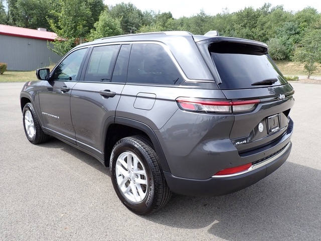 2024 Jeep Grand Cherokee Laredo photo 2