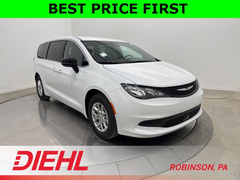 2026 Chrysler Voyager LX's photo