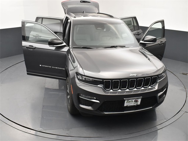 2025 Jeep Grand Cherokee Limited photo 25
