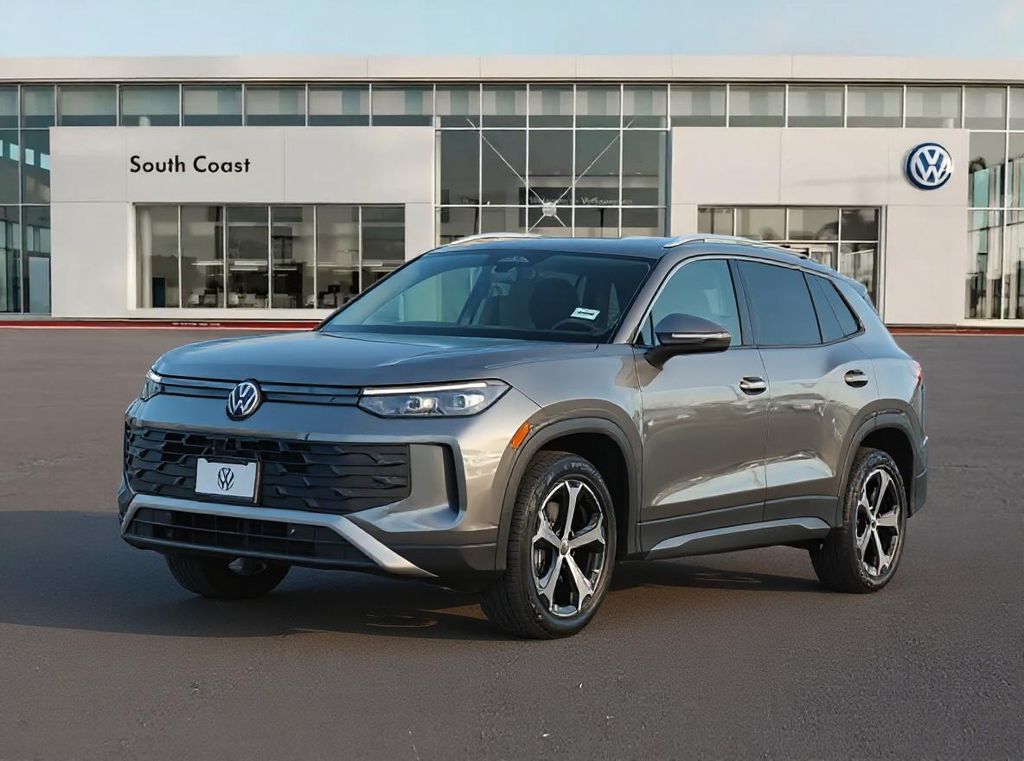 2025 Volkswagen Tiguan SE's photo
