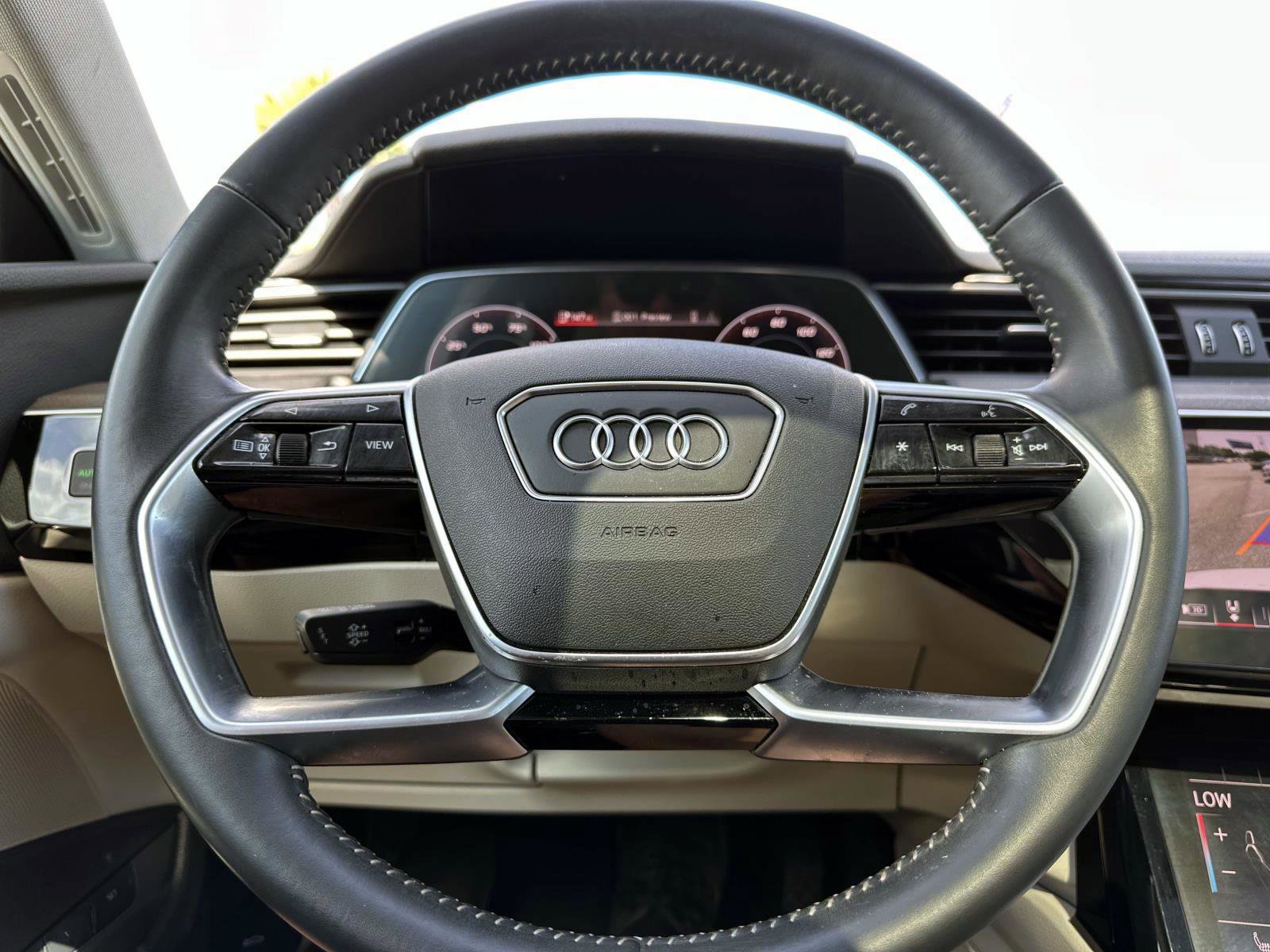 2021 Audi e-tron Premium photo 28