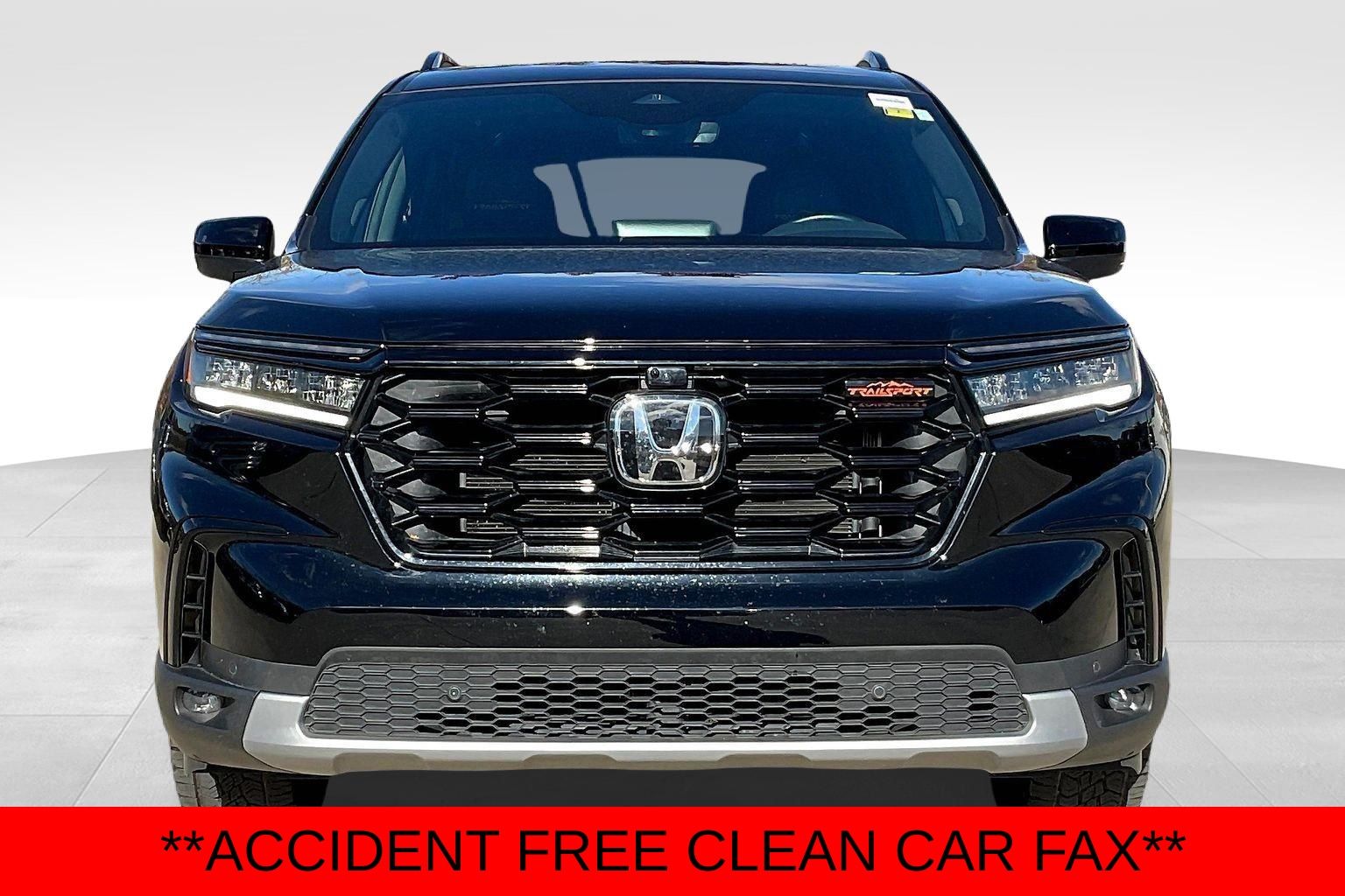 2025 Honda Pilot TrailSport photo 2