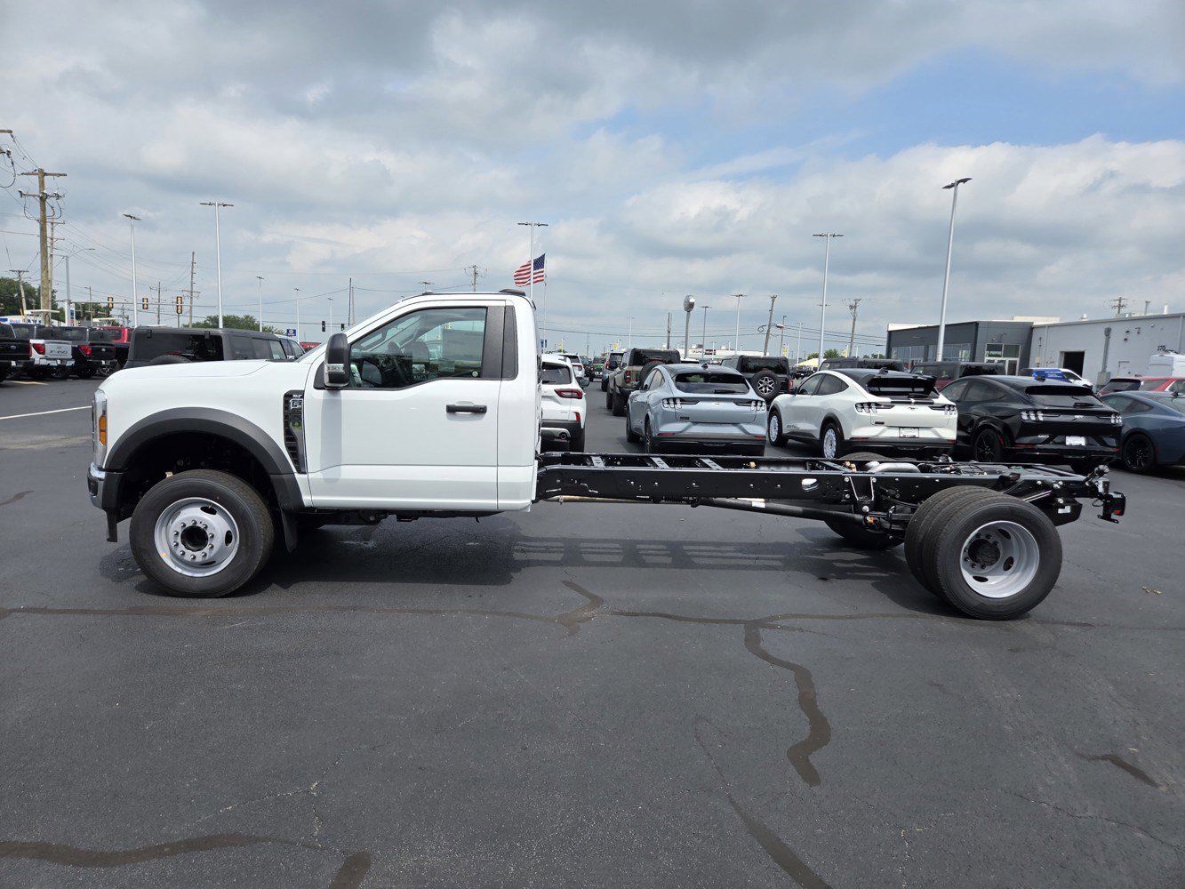 2025 Ford F-600 photo 22