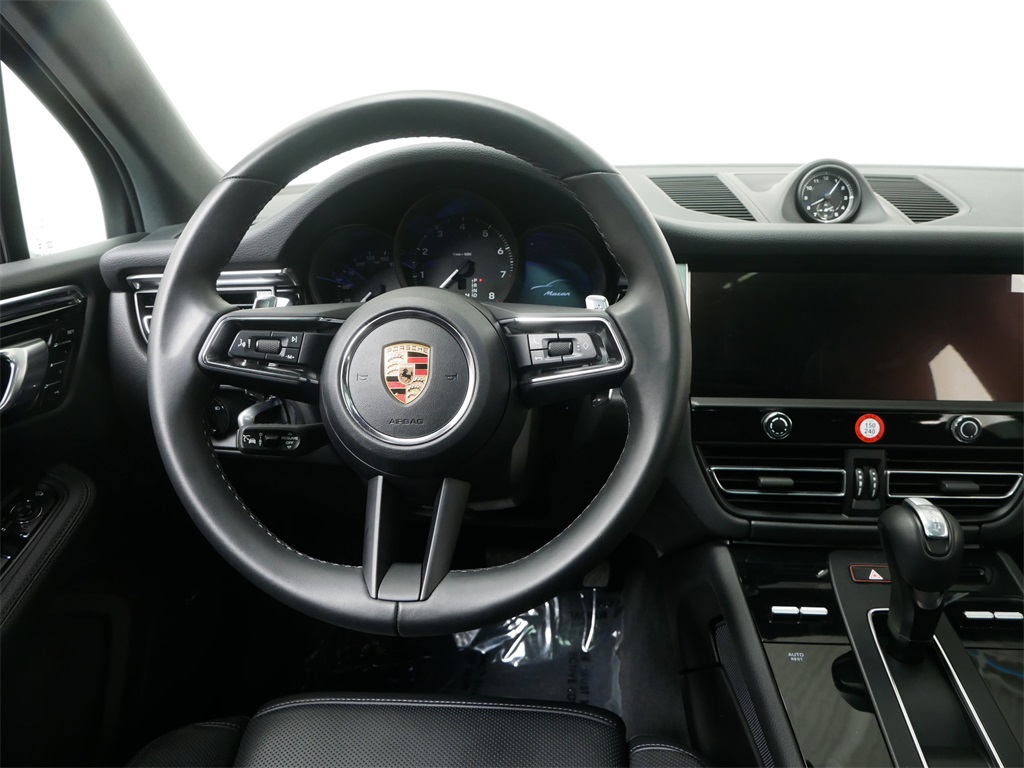 2024 Porsche Macan T photo 15