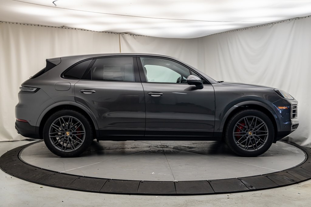 2024 Porsche Cayenne S photo 8