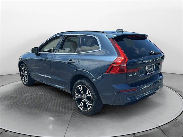 2022 Volvo XC60 Momentum photo 5