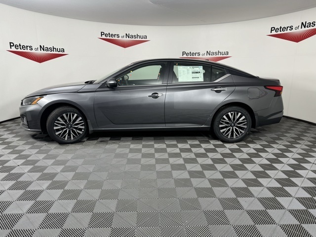 2025 Nissan Altima SV photo 4