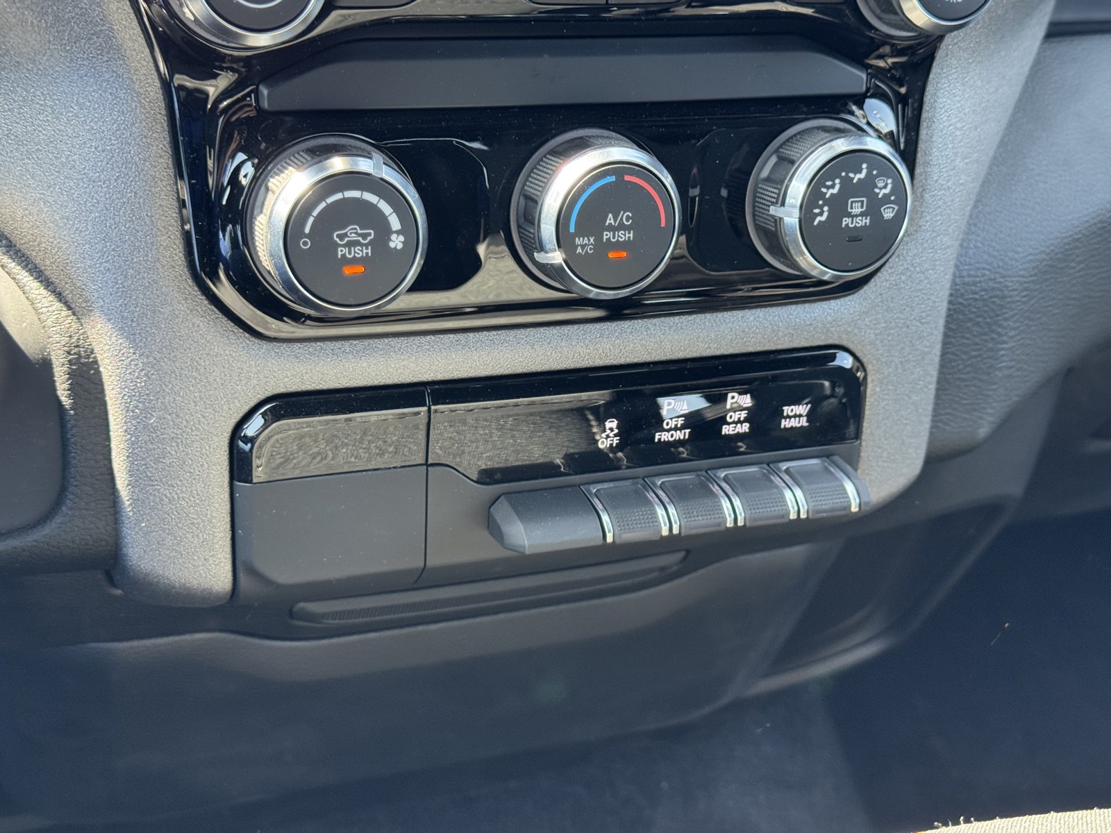 2025 Ram 1500 Tradesman photo 17