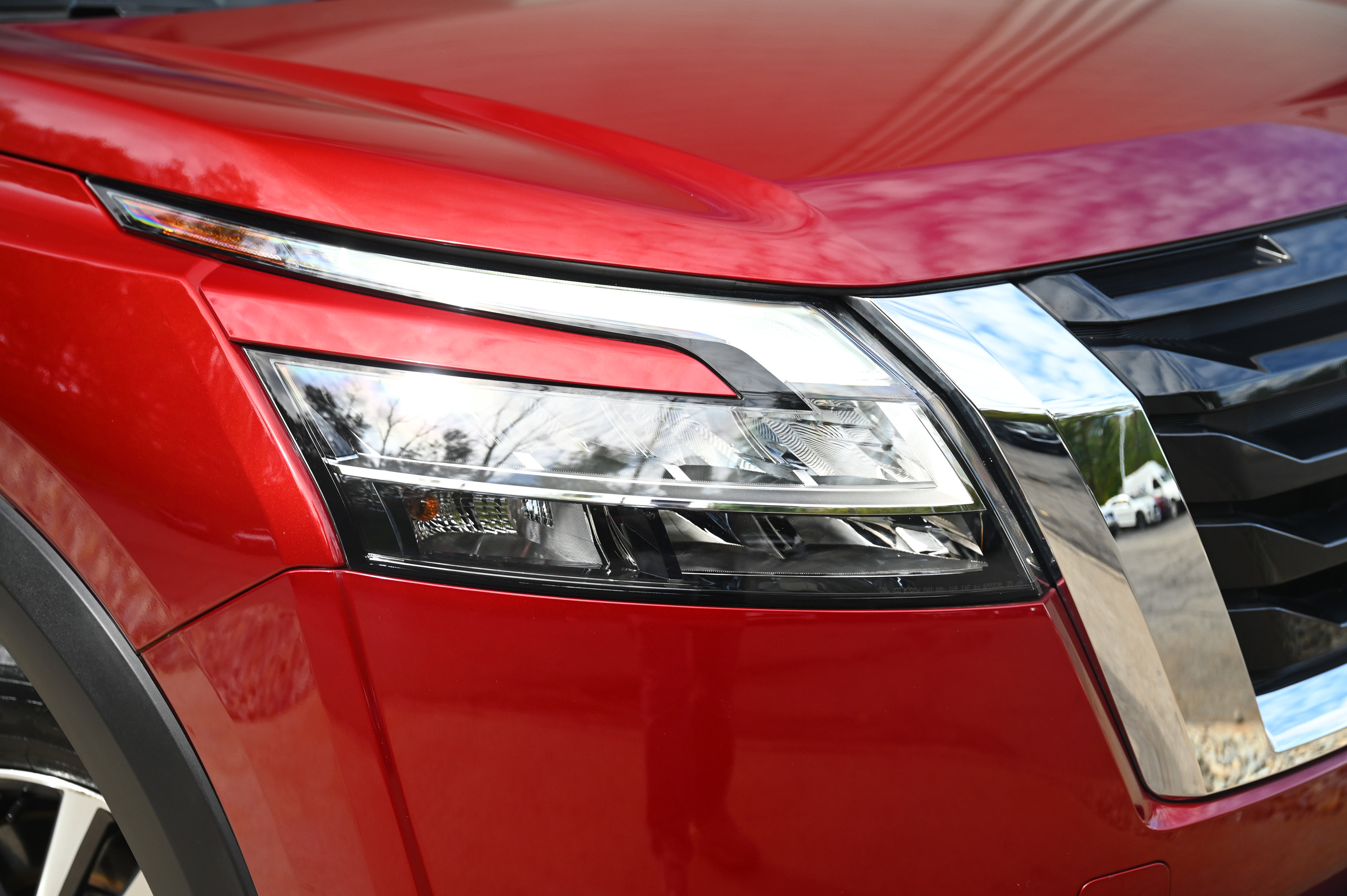 2022 Nissan Pathfinder SL photo 2
