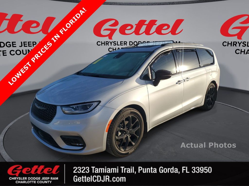 2023 Chrysler Pacifica Limited's photo