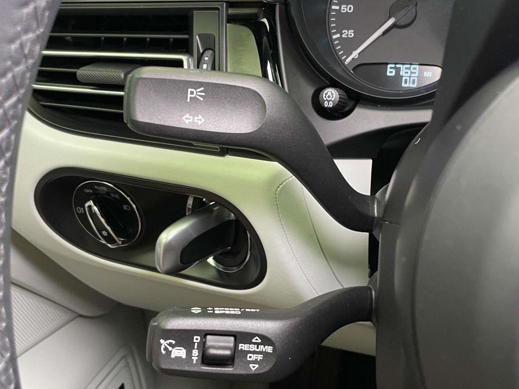 2024 Porsche Macan Base photo 38
