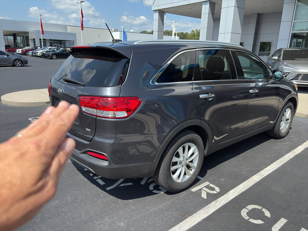 2017 Kia Sorento LX photo 4