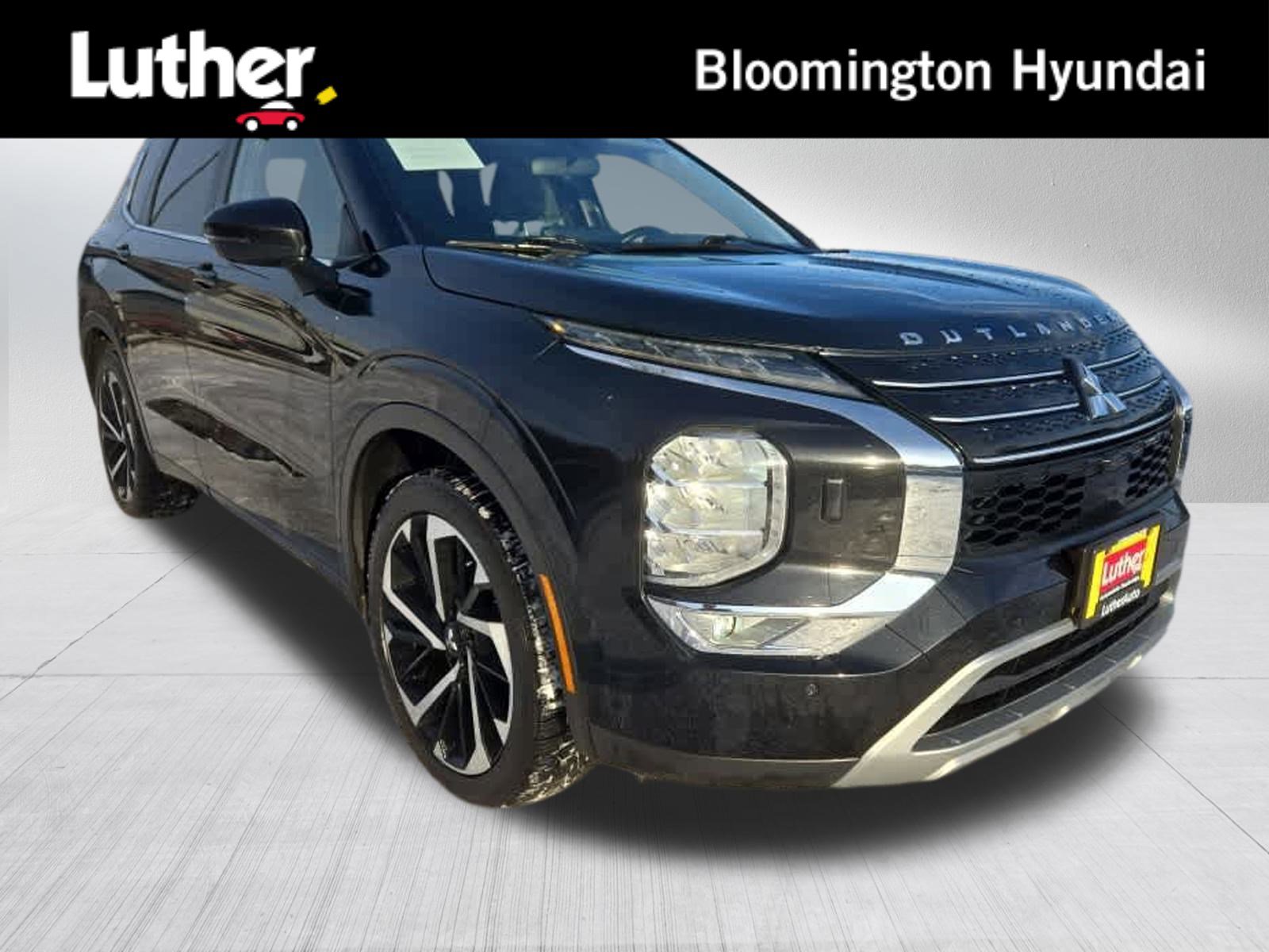 2023 Mitsubishi Outlander SE's photo