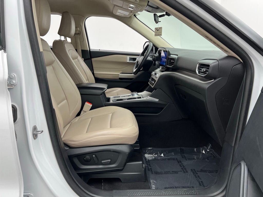 2023 Ford Explorer XLT photo 26