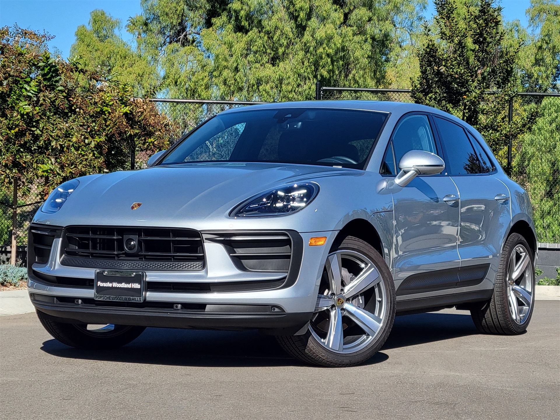 2025 Porsche Macan's photo