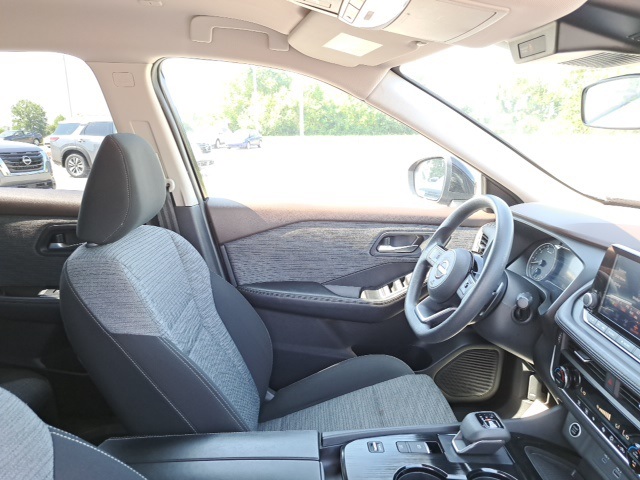 2023 Nissan Rogue SV photo 5
