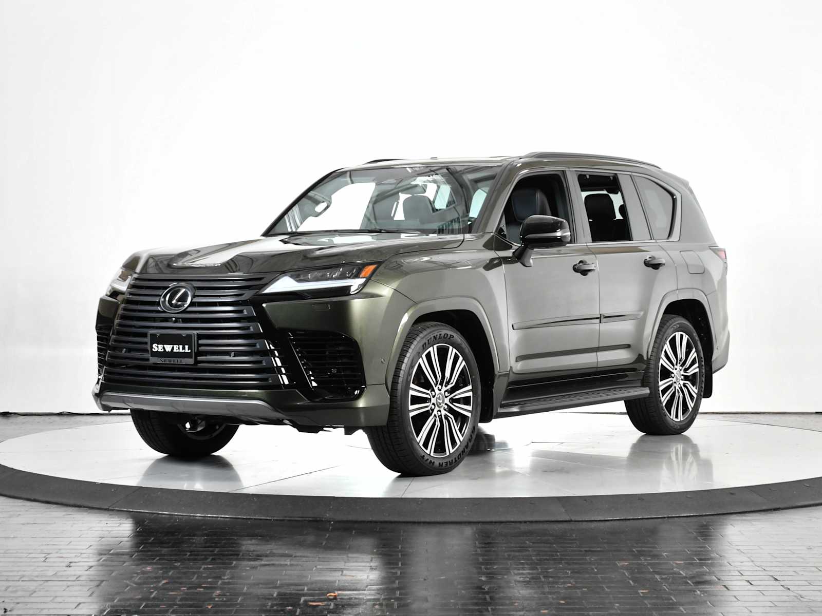 2025 Lexus LX Luxury's photo