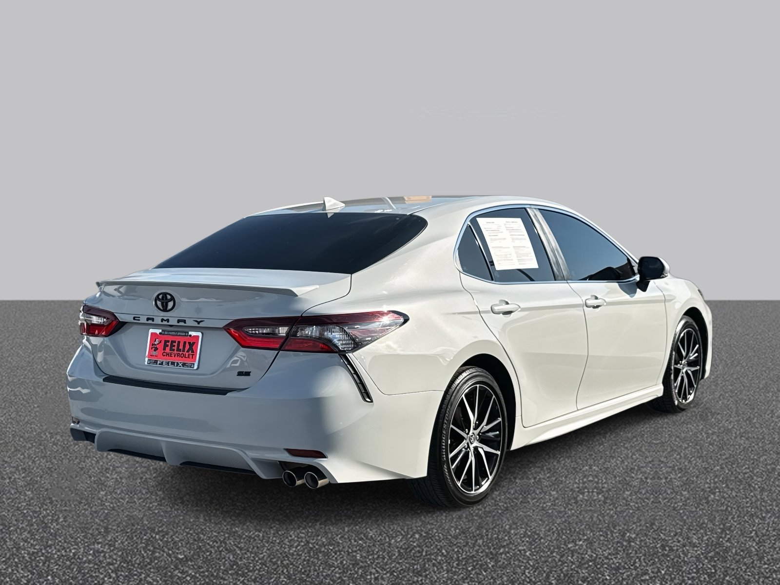 2022 Toyota Camry SE photo 4
