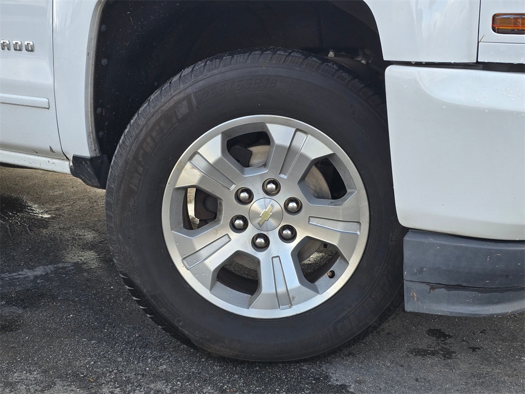 2017 Chevrolet Silverado 1500 LT photo 2