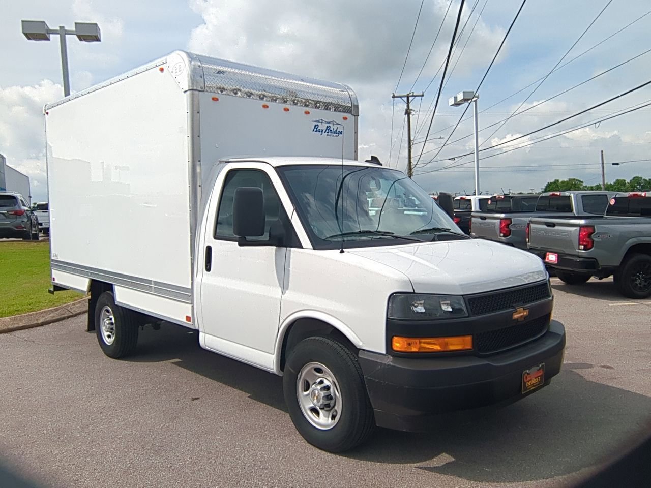 2025 Chevrolet Express Cutaway 3500 photo 2