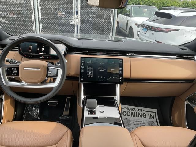 2025 Land Rover Range Rover SE photo 10