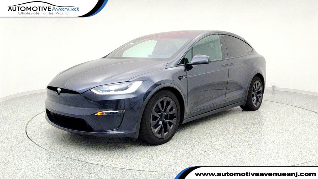 2024 Tesla Model X Long Range's photo