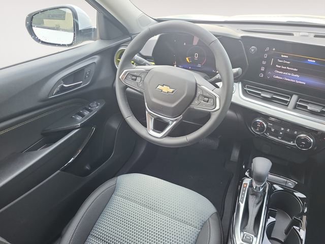 2025 Chevrolet Trax LT photo 11