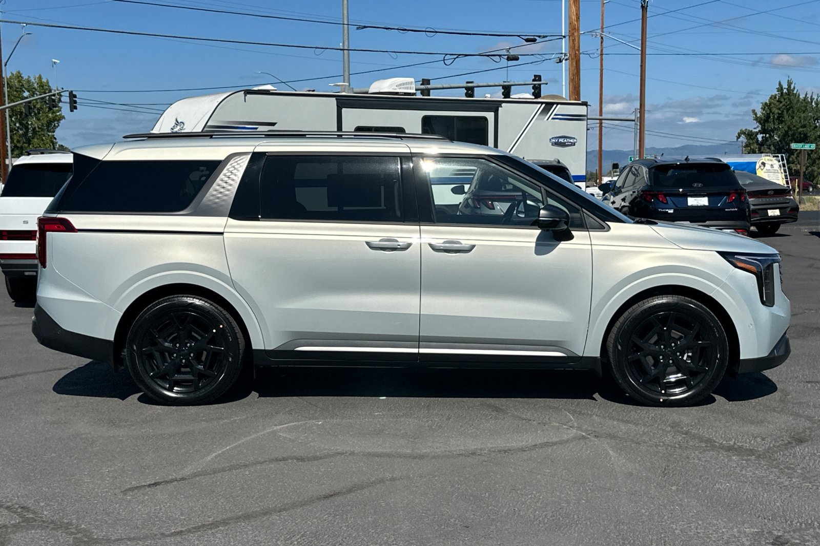 2026 Kia Carnival SX photo 2