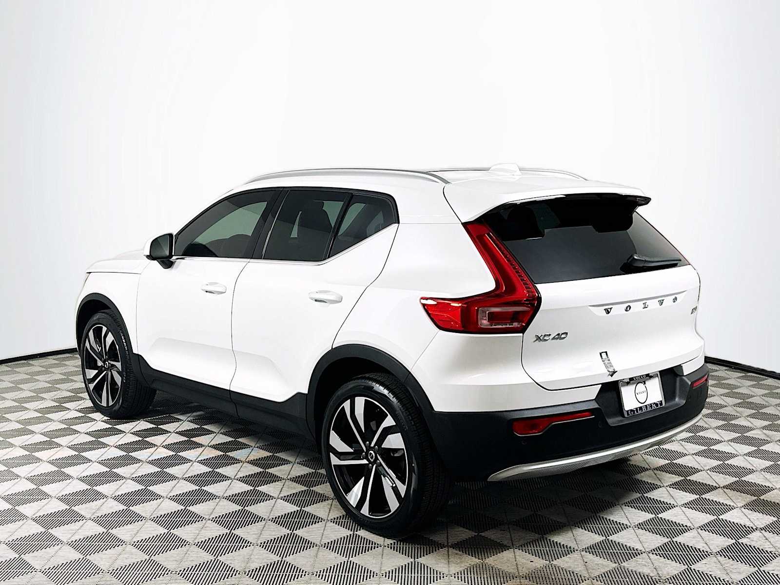 2025 Volvo XC40 AWD Plus photo 5