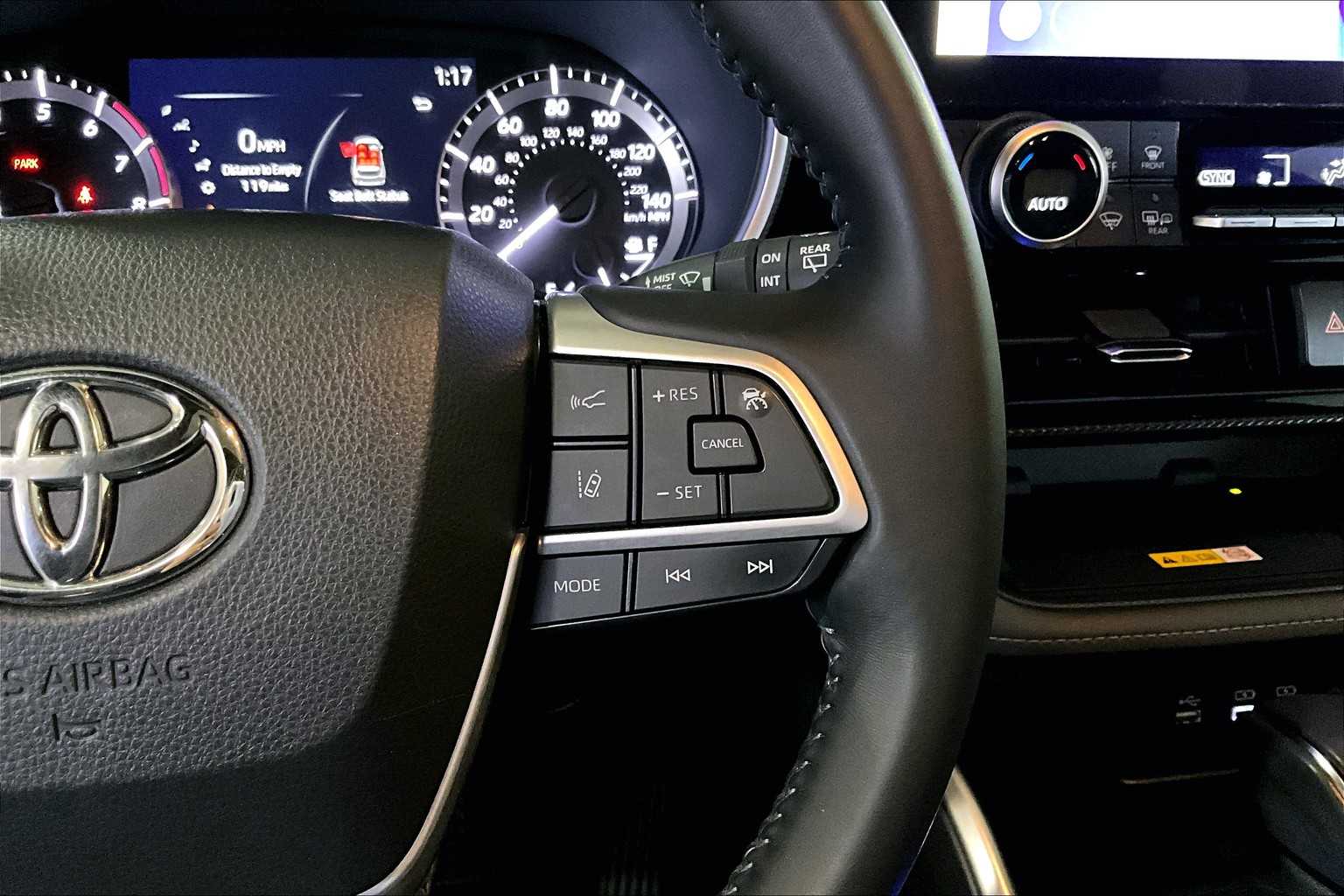 2023 Toyota Highlander XSE photo 23