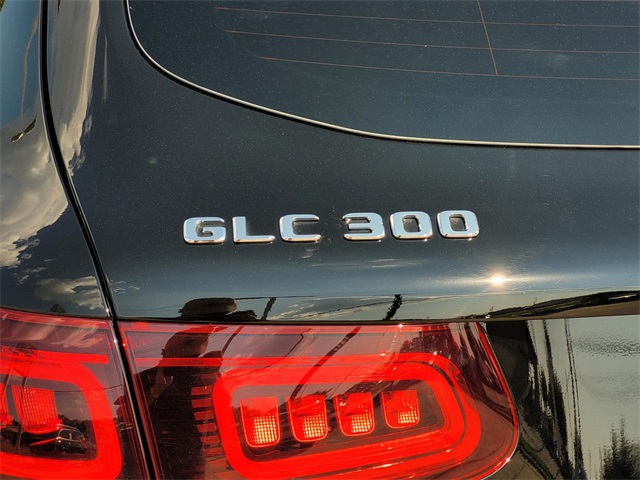 2022 Mercedes Benz GLC 300 photo 9